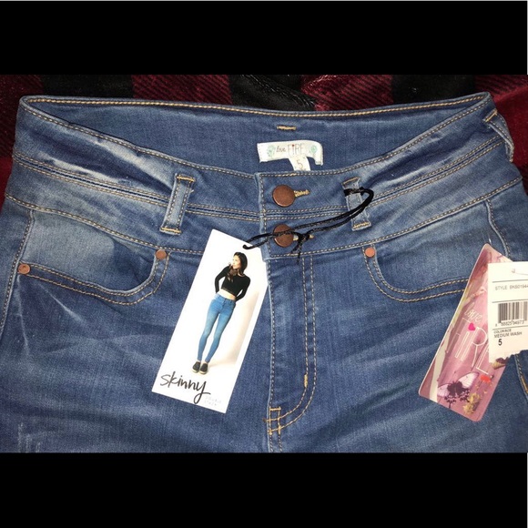 Love-Fire Skinny Jeans - Picture 3 of 4